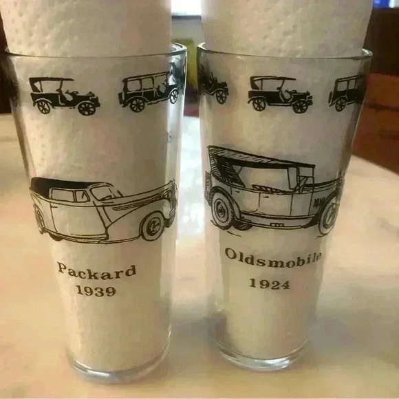 Set of 2 vintage antique  auto glasses: 1924 Oldsmobile an 1939 Packard - Picture 1 of 10